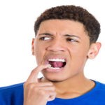 لق شدن دندان ها علت و عواملی دارد