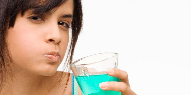 مصرف نادرست دهان شویه میتواند باعث بروز مشکلات شود