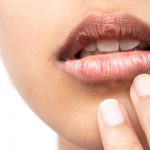 آیا میدانید خشکی دهان چه نشانه ها و علایمی دارد ؟