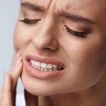 چگونه حساسیت دندان را درمان کنیم ؟
